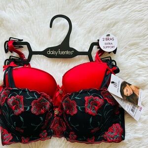 Women 2 pack Daisy Fuentes molded cup bras red and black 34B. NEW. Floral